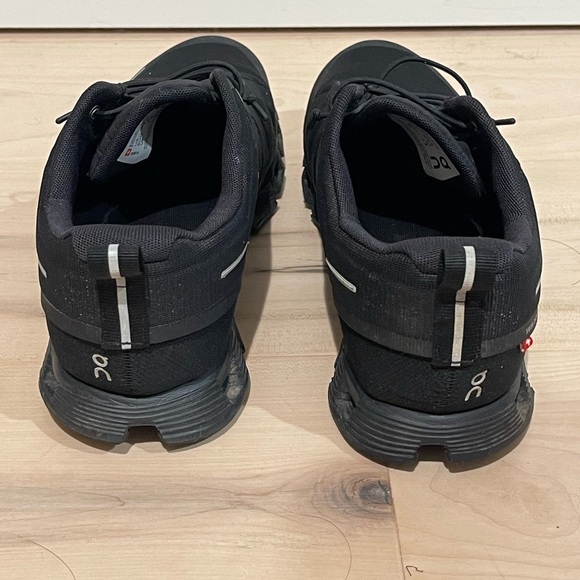 On Cloud Women’s Cloud 5 Black Waterproof Running Shoes Size 9.5 - Picture 3 of 6